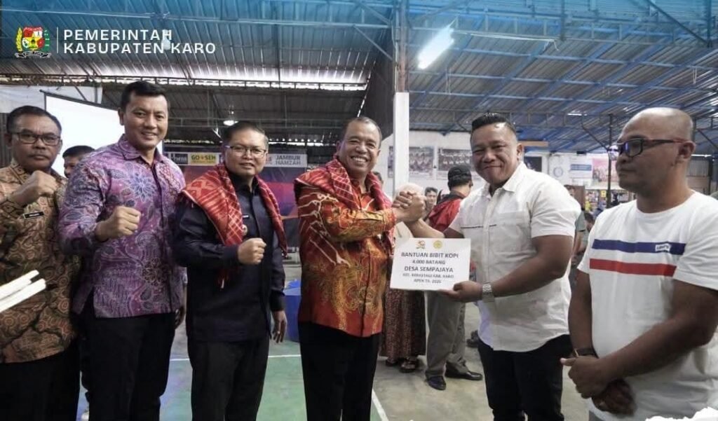 DEKATKAN PELAYANAN DAN SERAP ASPIRASI, BUPATI KARO GELAR KEGIATAN SAMBANG WARGA DI DESA SEMPAJAYA BERASTAGI