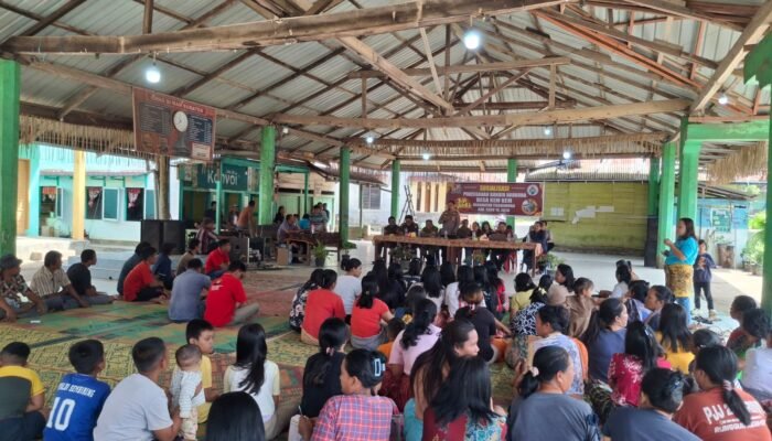 Kapolsek Tigabinanga Edukasi Warga Desa Kem-Kem tentang Bahaya Narkoba