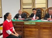 Seorang wanita bernama Titik Wulandari dituntut tiga tahun penjara dalam perkara dugaan penggelapan satu unit mobil rental